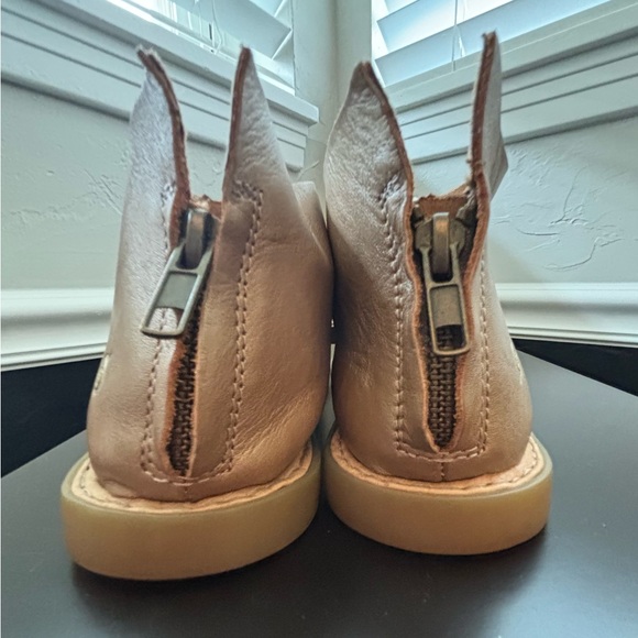 Born Iwa criss-cross Gold Sandal size 7 - Picture 5 of 7